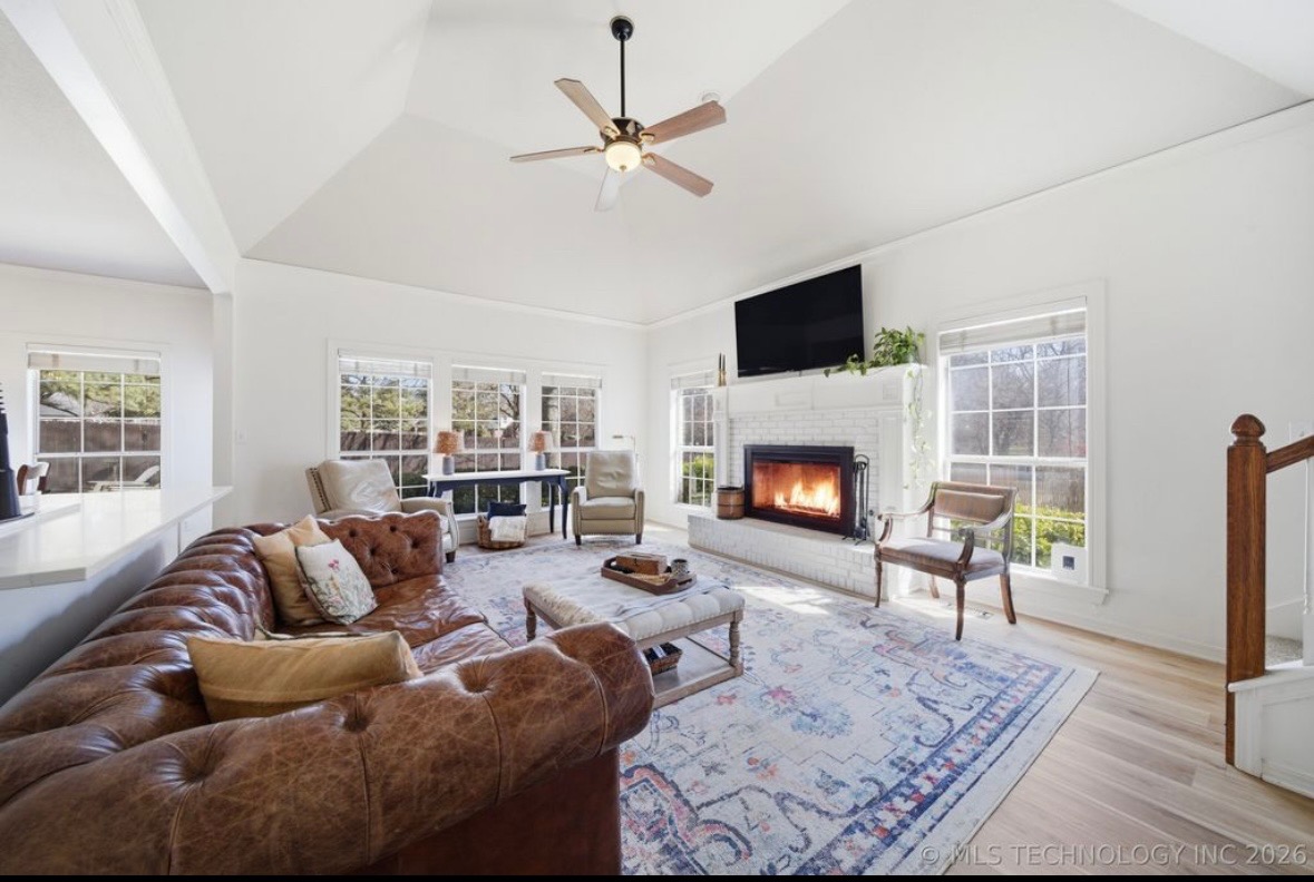 Sold by Ali: foyer